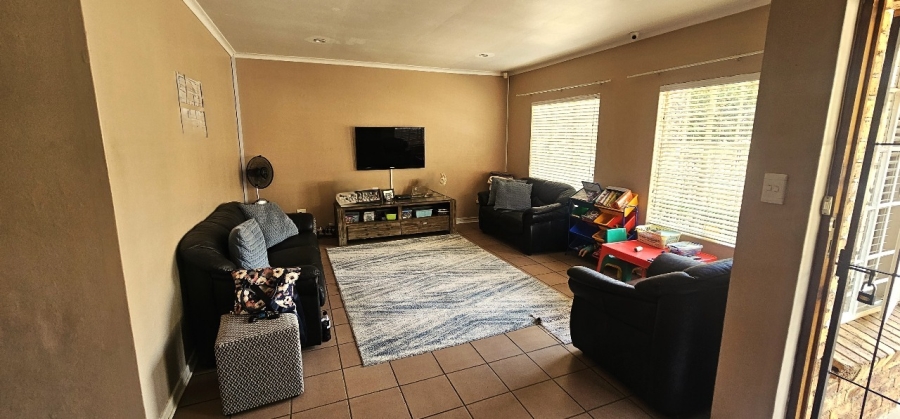 To Let 3 Bedroom Property for Rent in Safari Gardens North West